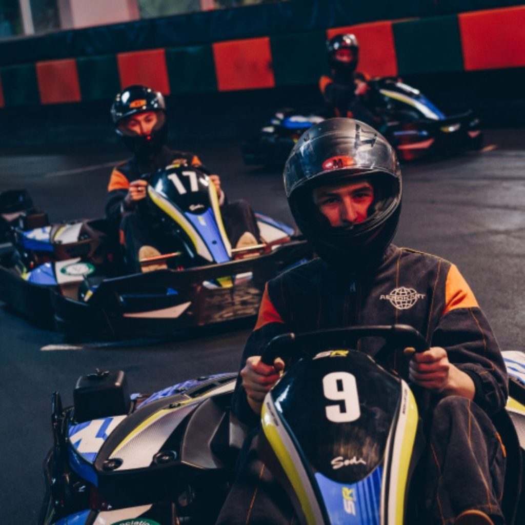team building karting indoor